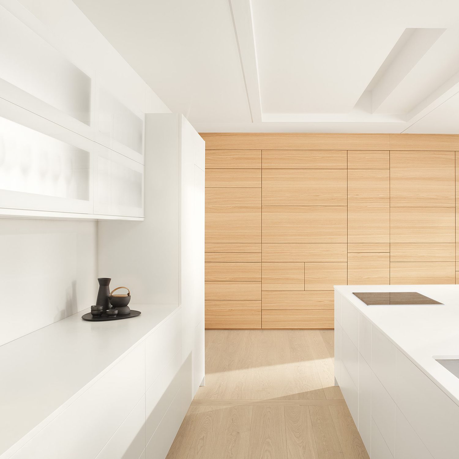 A picture perfect kitchen without handles can be achieved in various ways at Peter Hay
